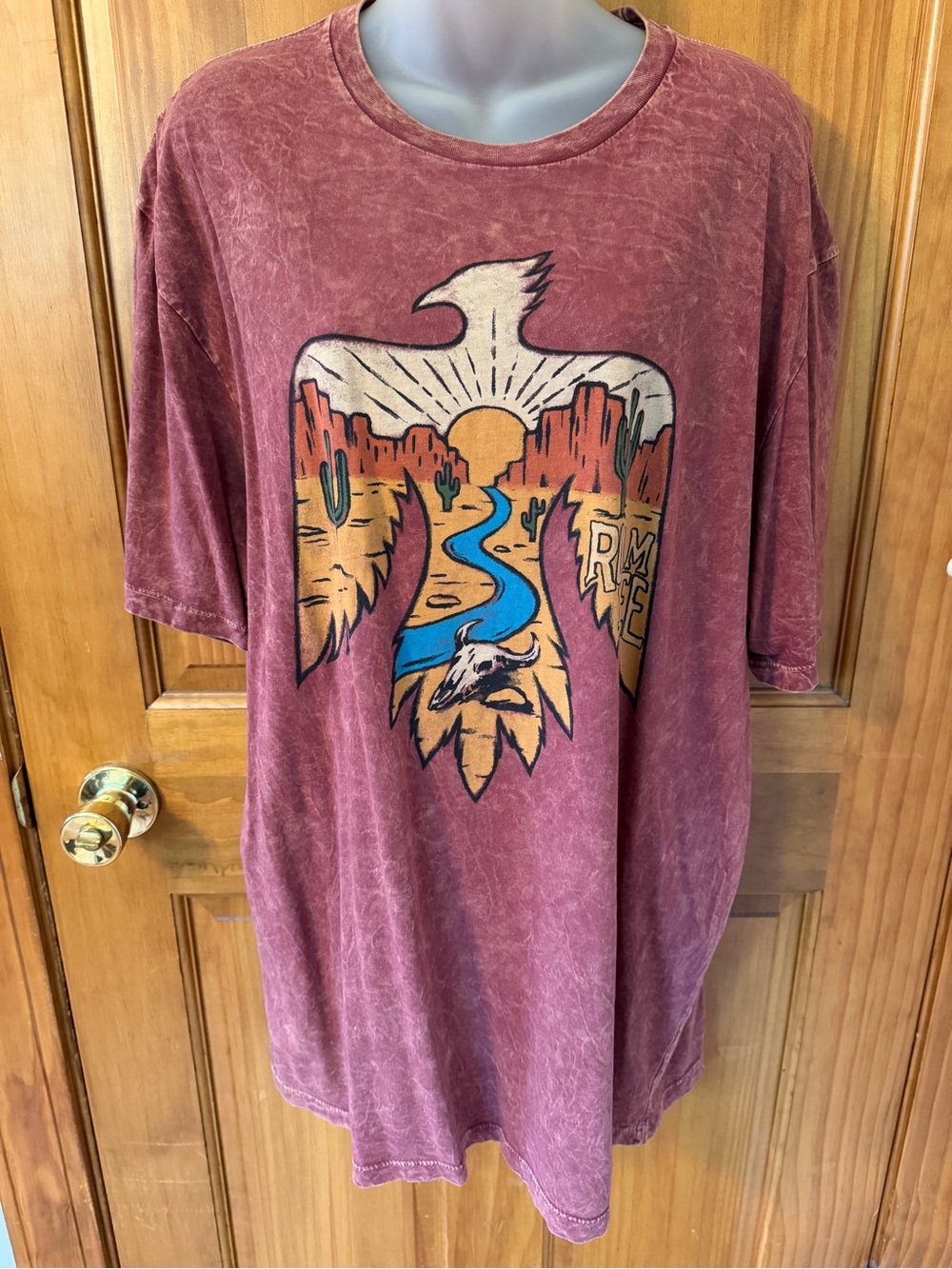 Vintage-Inspired Desert Graphic Tee in Washed Maroon